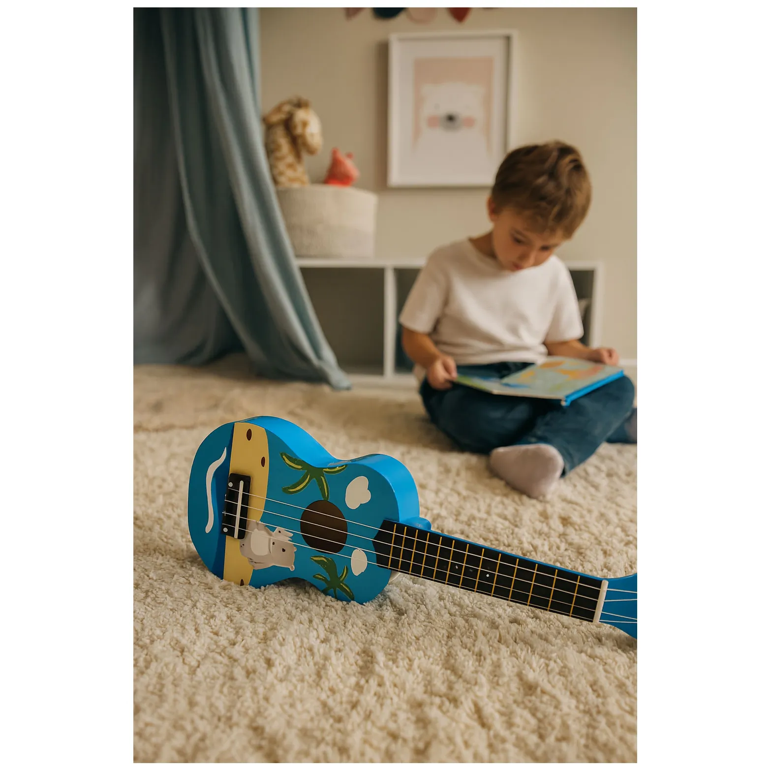 Gitara ukulele dla dzieci drewniana 4 struny nylonowe kostka do gry ECOTOYS - obrazek 4