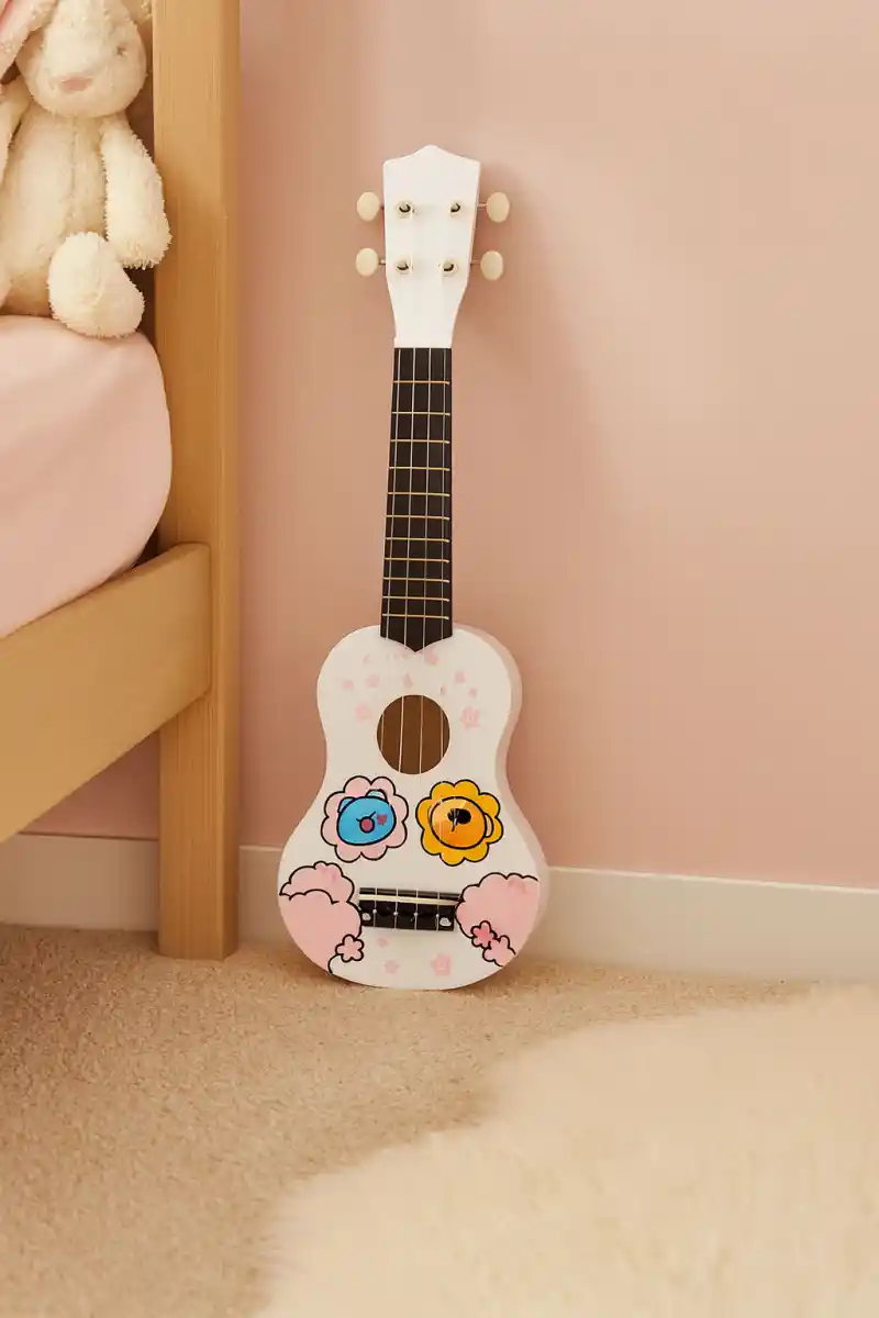 Gitara ukulele dla dzieci drewniana 4 struny nylonowe kostka do gry ECOTOYS - obrazek 4